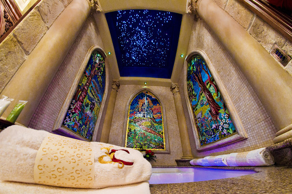 cinderella-castle-suite-bathroom-tub-3-M