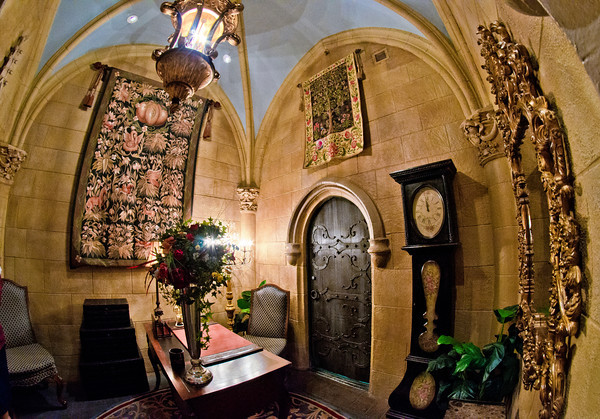 cinderella-castle-suite-lobby-M