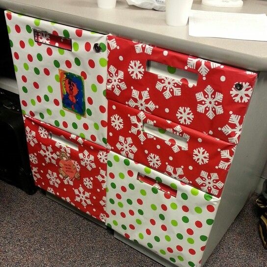 Depressing Office Christmas Decorations17