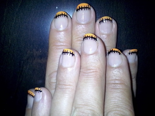halloween manicure