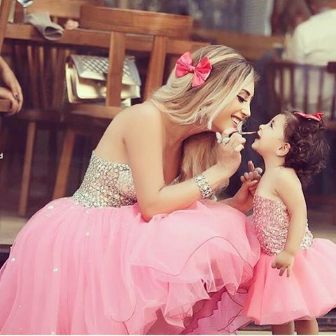 mama e hija vestidas igual