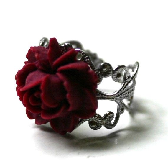 rosa roja anillo