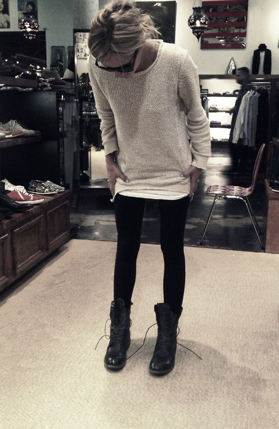 botas leggings y sueter grande