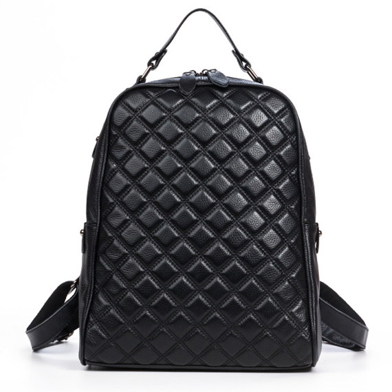 mochila negra super chic